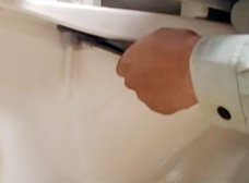 ナットを取り外す